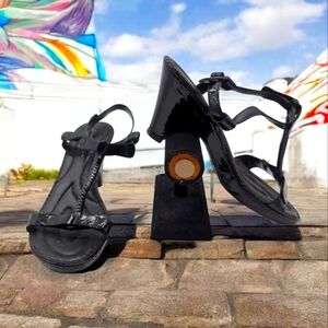 Born Crown sz 10 Elegant Black Strappy Sandals Heels